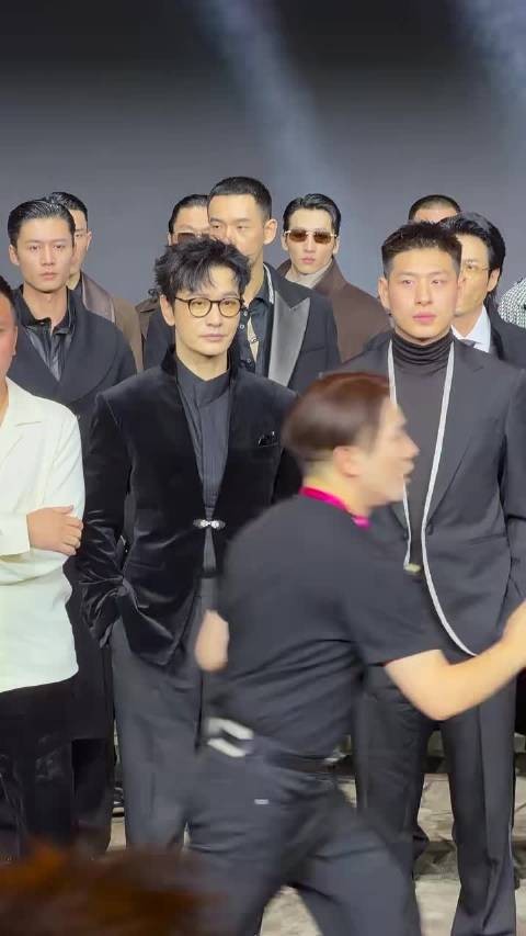 怪不得黄晓明能一直红,他在50岁这个年纪 赢了在场的所有人