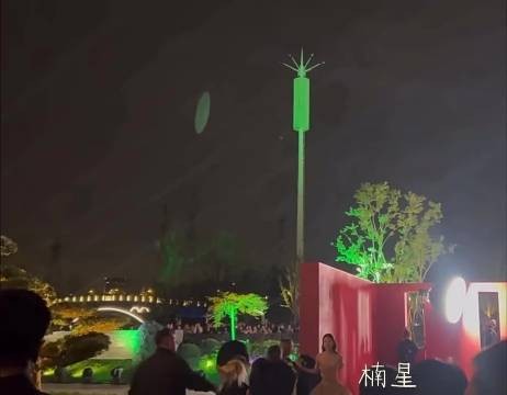 疑似赵露思回应对买高定争议:“不容易穿点好衣服”