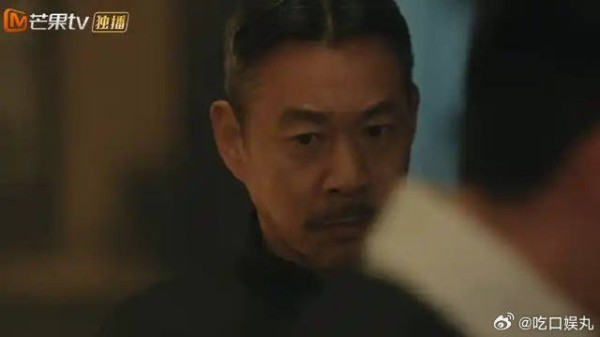 儿子烂醉如泥父亲家法伺候 力度真下的去手