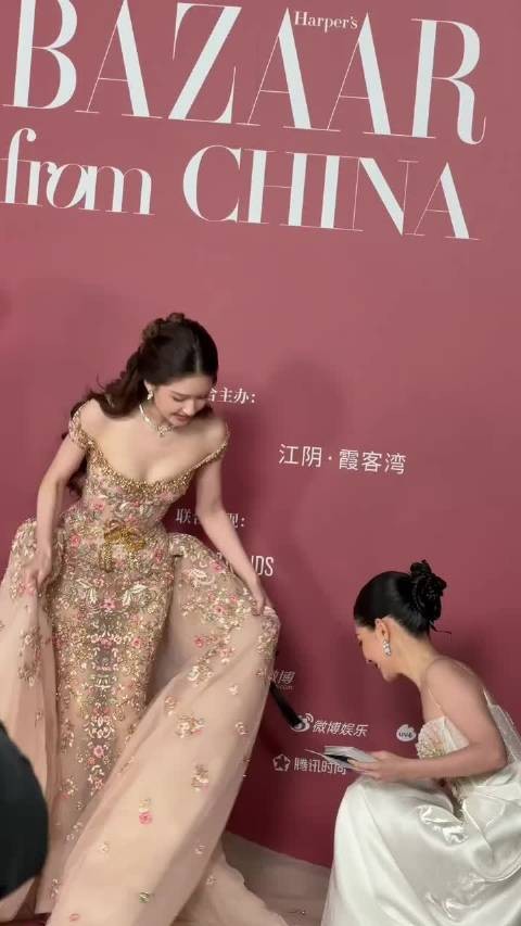 时尚芭莎盛典被赵露思关心的人，好暖心啊赵露思