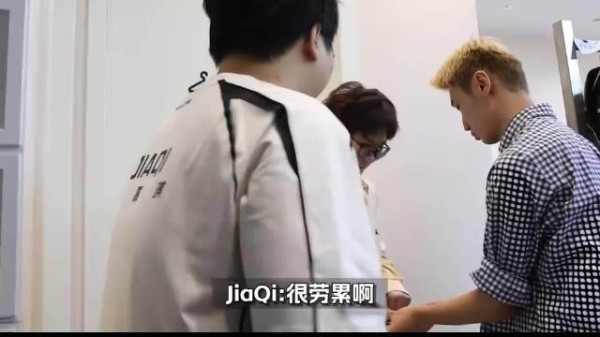 爆笑！TheShy看Wei哥衣服价格标牌发现是369