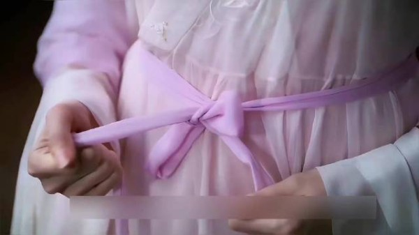 女人给心上人下药,谁知竟进错未婚夫房间