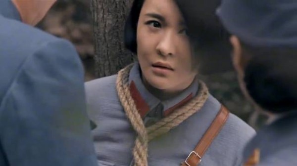将军正愁联系不上红军,下秒女参谋就给抓来一个