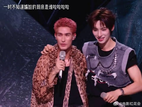 沈梦辰四公vlog撞见颜安撩衣露腹肌看呆