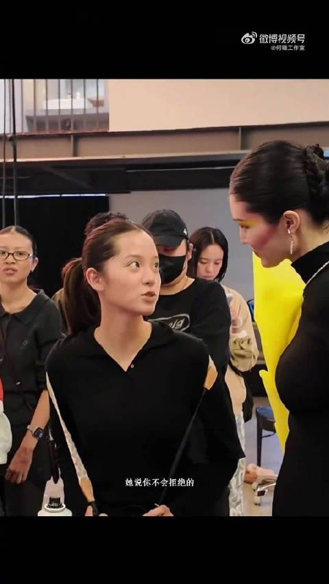 欧阳娜娜任何穗VOGUE出发图创意总监并兼职侧拍