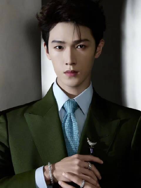 李昀锐VOGUE盛典造型 清雅矜贵少年绅士既视感
