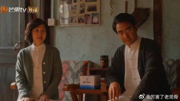 宋莹以亲家身份上门 出手就给筱婷一个存折，黄玲脸色秒变！