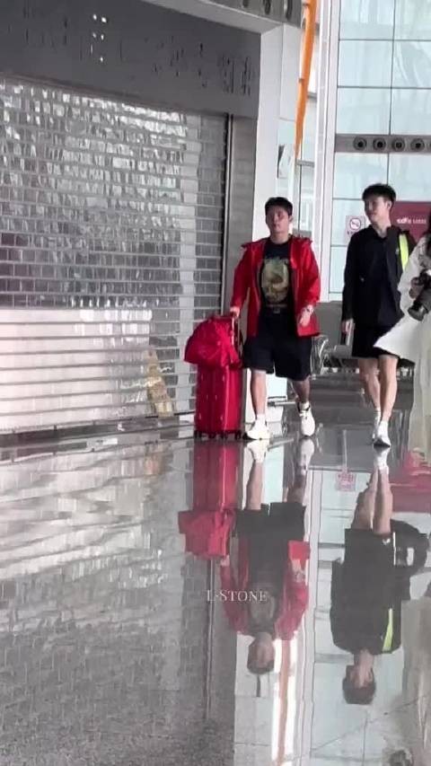 林诗栋黄友政竹马同框并肩走画面舒服