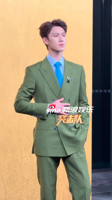 新浪娱乐盛典突击队@小林是李昀锐 好松弛的状态啊 狠狠心动啦
