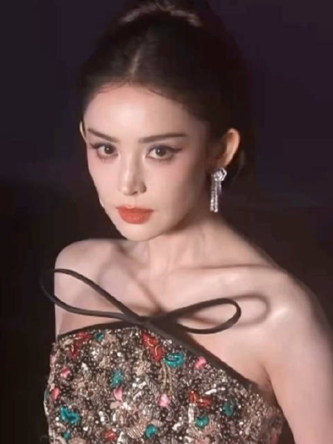 娜扎盯镜头这一下所有人感受