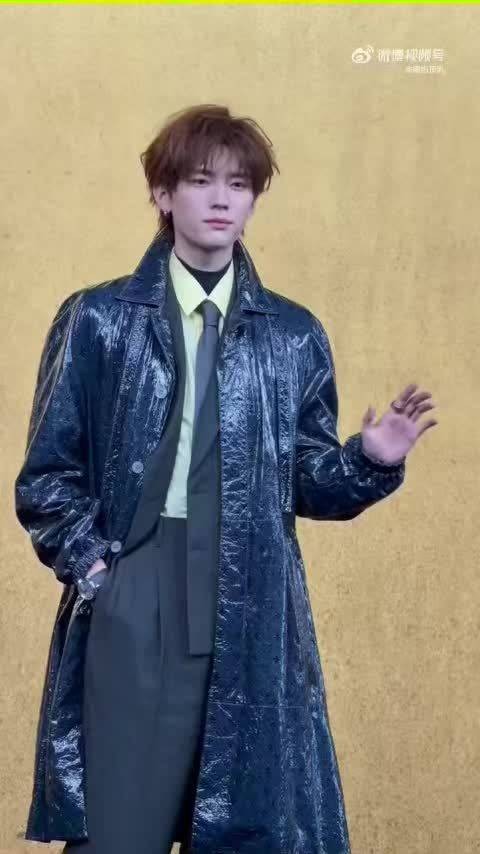 周翊然VOGUE怼脸镜头神之九秒