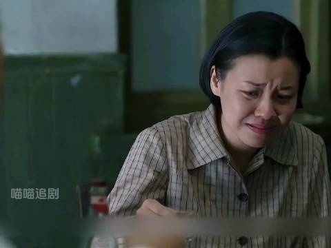 好姑姑江德华，是孩子们的依赖，也是德华半生的枷锁