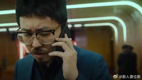 小伙以为兄弟走了 还贴心关上冷藏车车门,不曾想兄弟就在里面
