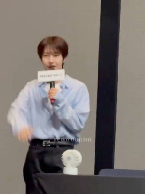 黄仁俊新加坡MS签售 蓝衬衫剧透新专MV