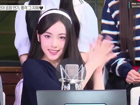 越看这个小女孩越喜欢全是优点～美美的～灵灵的