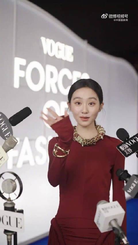 黄多多亮相VOGUE盛会 称妹妹是头号粉丝