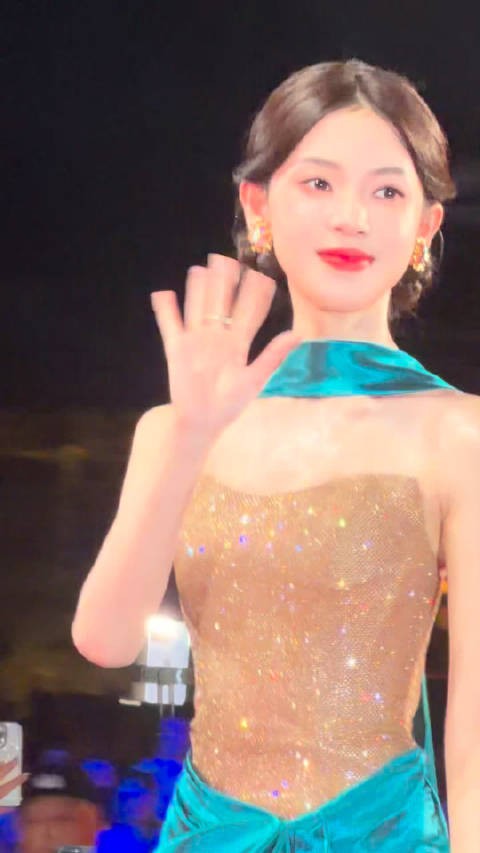 陈瑶文荣奖造型太美了！现场好近状态非常好