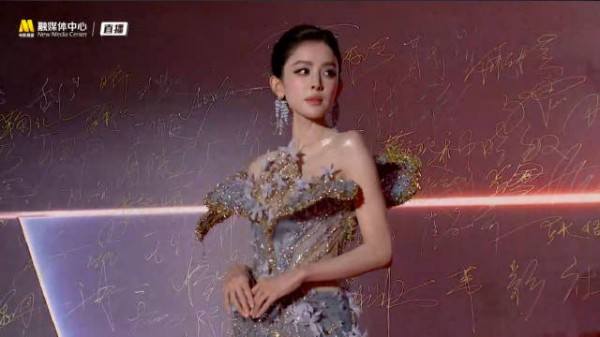 娜扎文荣奖红毯采访全程 今天的礼裙也好美啊,果然红毯美扎从未失手