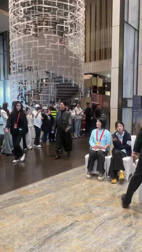 倪萍不是都67岁了吗?怎么状态还这么好