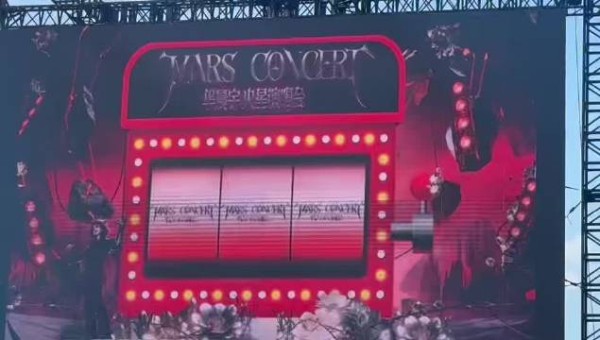 华晨宇连发三个8888说拿去花,啊啊啊啊羡慕了