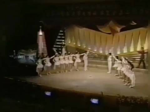 湾湾90年代不逊央妈的播音腔,而女主持已经有点明显机车口音