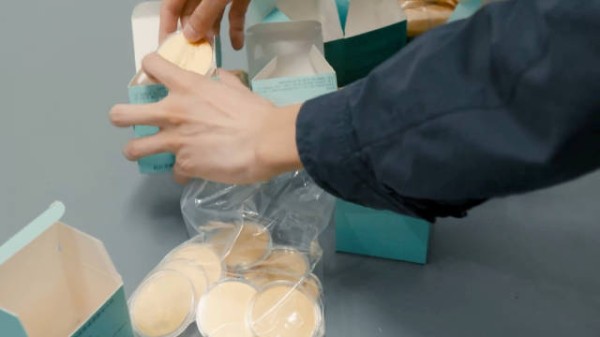 你是说成都站的金币月饼是王源亲手装的吗! 我已急哭
