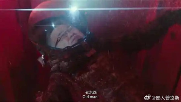 危难时刻,军人刚子牺牲自己成功救下姥爷,队员悲痛哽咽!
