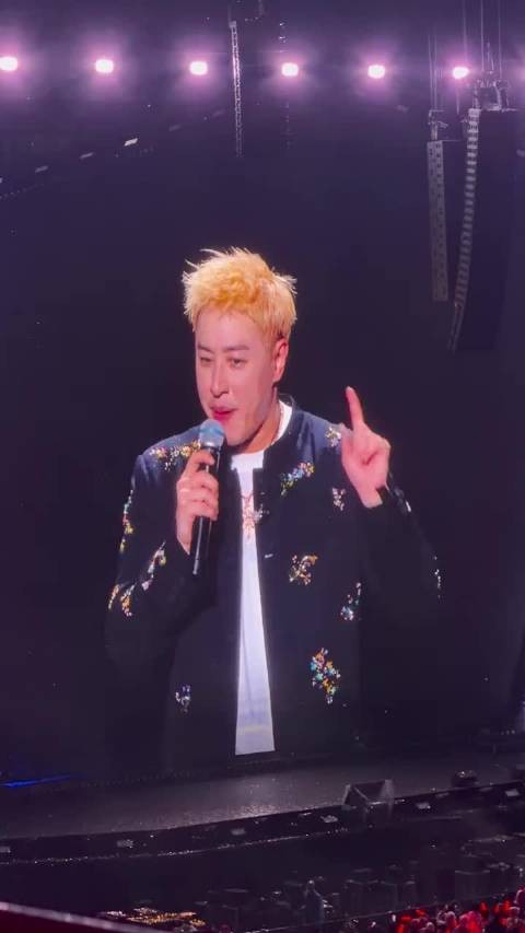 潘玮柏南京演唱会指挥全场喊瘦了