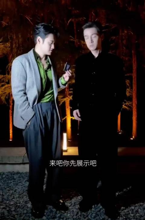 两大男神武汉相遇！胡歌很节俭