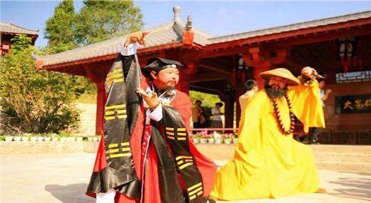 十大掌门争夺武林盟主,一位民间高手技压群雄