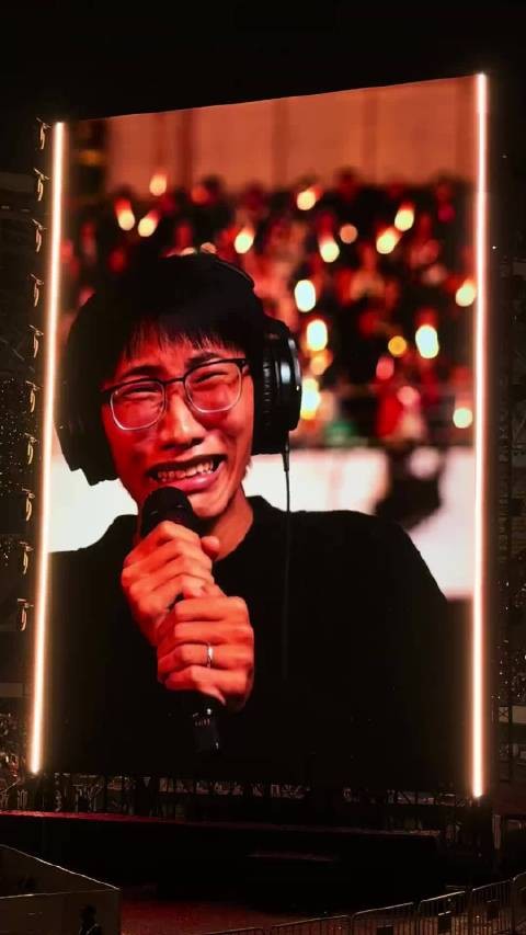 男歌迷表白薛之谦12年，叮嘱保重身体