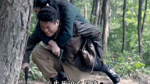 八路军夫妻被大批小鬼子追杀，关键时刻，队友赶到，全歼小鬼子