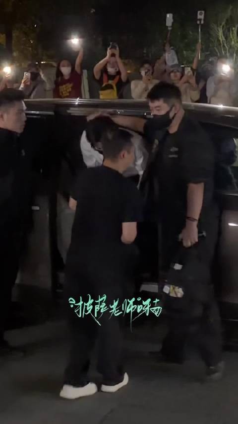 刘耀文生生不息下班 白衬衫 完全daddy