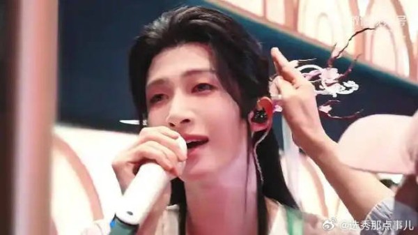 宇宙诗人的声带日记