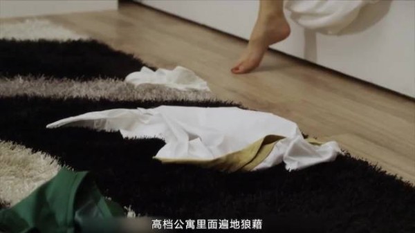 女作家爱上男孩无法自拔，用自己的优势将他拿下，成为真正的男人