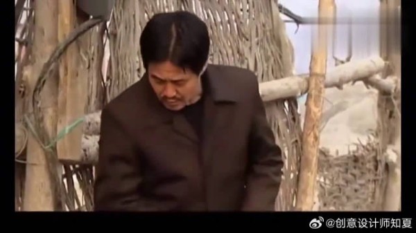 赵本山上厕所这段，据说当时导演组都笑趴了，我看了八遍！