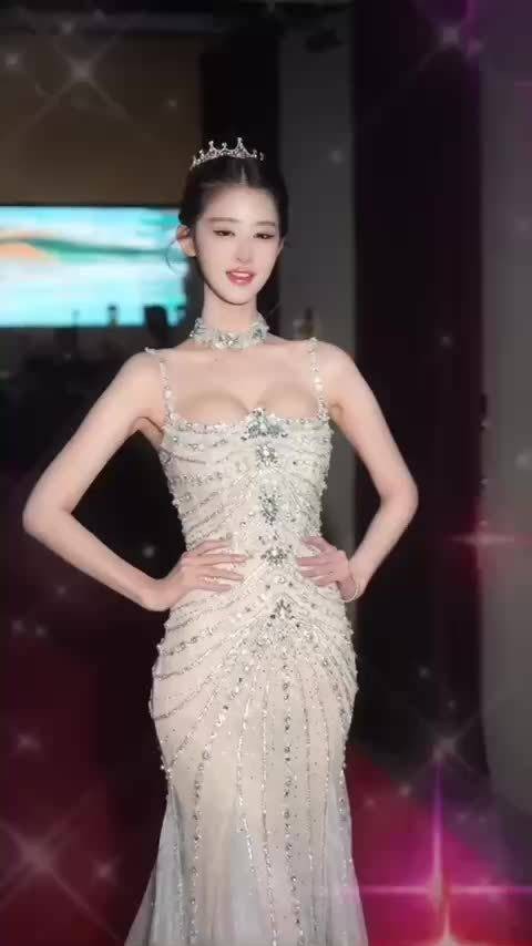 大家早上好！北风呼呼逼紧一把火逼紧吃饱穿暖，祝大家年年有余幸福美满！