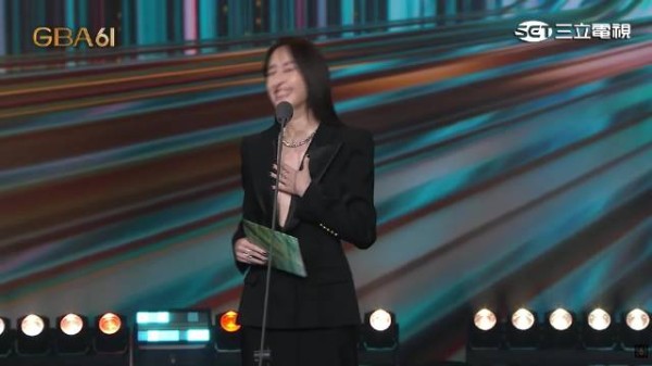 柯佳嬿金钟奖幽默开场调侃五位男主角入围者