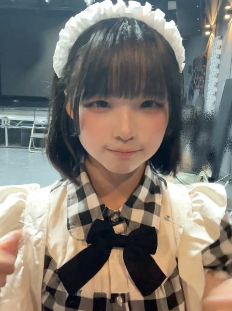 大家周一上学上班都辛苦了呀——！（甩出一些女仆獭）