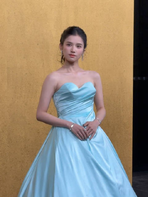 张婧仪 今天完全就是公主呀