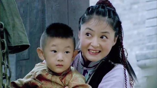 为阻鬼子行踪,女八路带娃给车加佐料,拼死护航保平安!