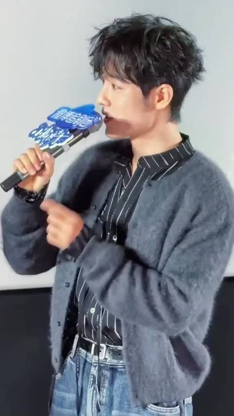王彦霖抛梗肖战笑到直不起腰