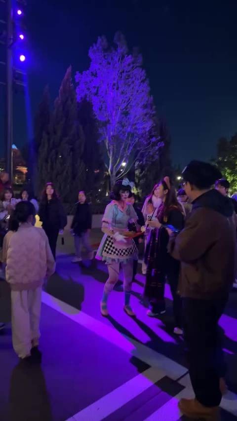 点开第五张看两个胆小鬼