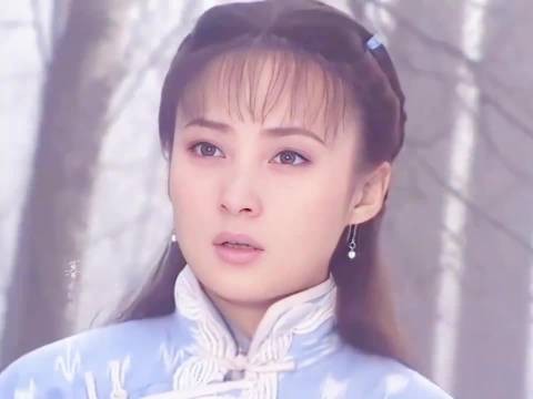 明明都是一个人演的,结果妈妈比女儿更漂亮