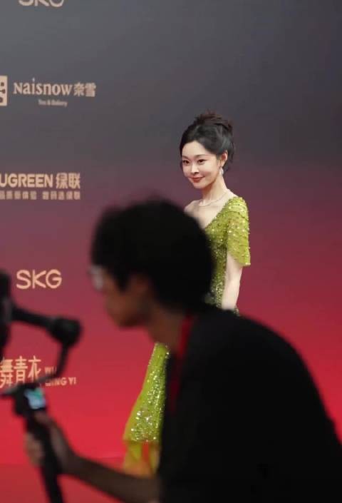宋轶白到发光呀!太美了