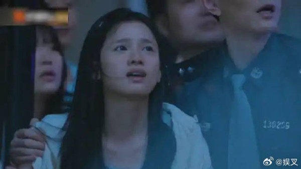 哥哥给老板当替罪羊出事,妹妹目睹现场悲痛哭喊
