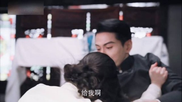 兰卿瘾发作,把老金推倒了 玉簟秋 |周洁琼 |兰卿 |徐正溪 |金仲方