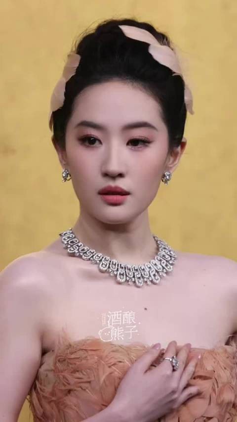 三年压轴女王刘亦菲 VOGUE时尚之力盛会