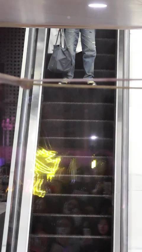 10月28日刘宇宁节目录制结束下班