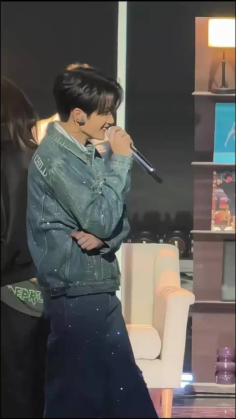 JCT被夸害羞了，他打心底喜欢各种夸夸